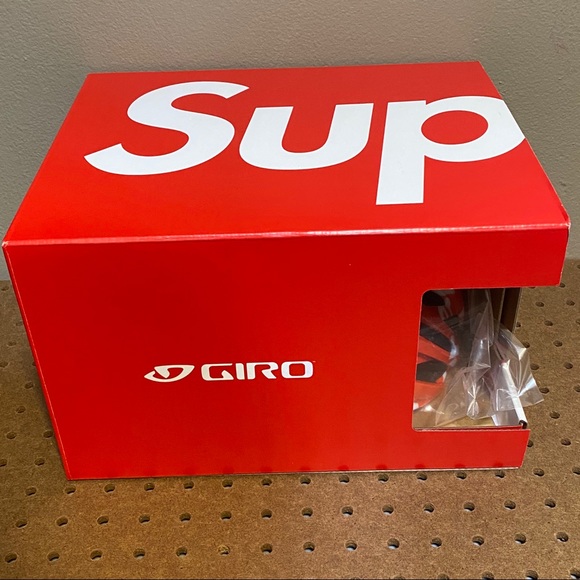 Supreme / Giro Syntax MIPS Red Bike Helmet 55-59cm - Picture 6 of 7
